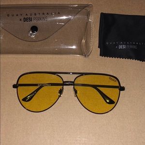 Desk Perkins x quay yellow Sahara’s